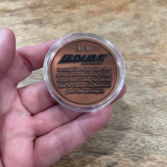 NEW 3Pc 2020 BNSF Railroad Commemorative Injury Free Safety Coin Case & Stand - Picture 2 of 8